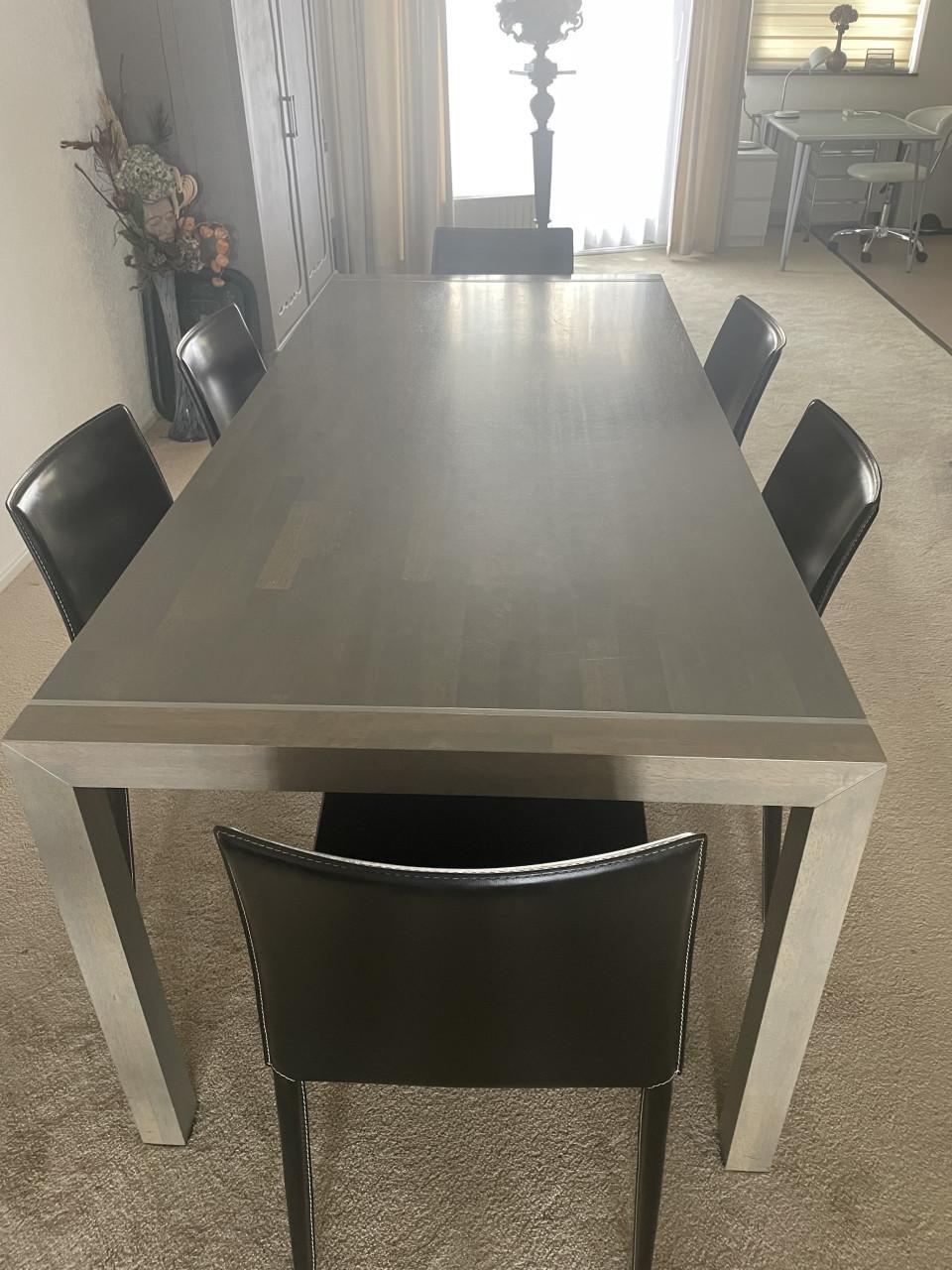 Eethoek (houten tafel 2 meter en leren stoelen)