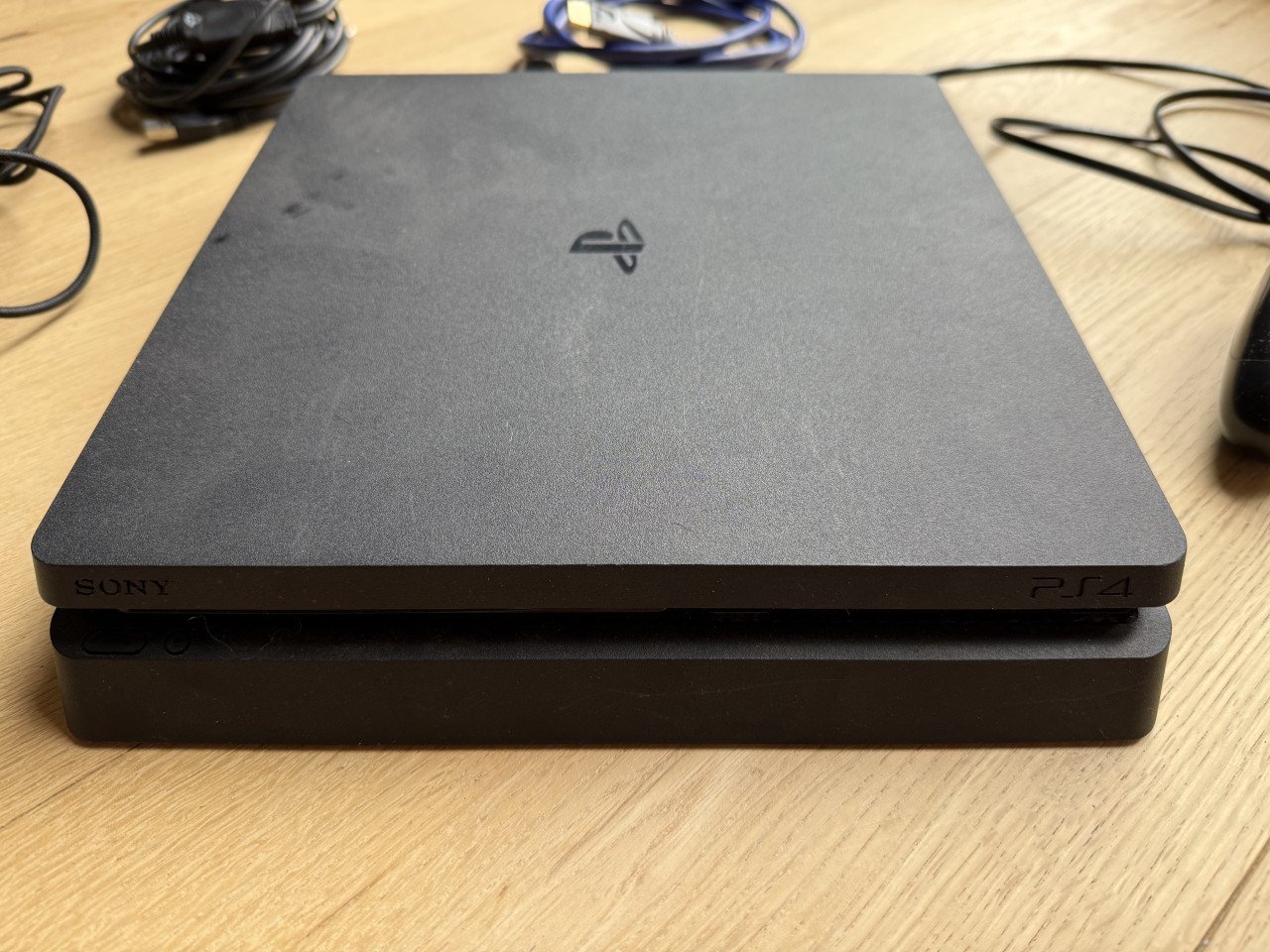 Playstation 4 + controller + headset