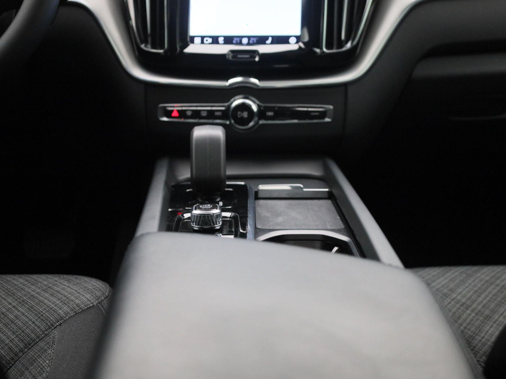 Volvo XC60 2.0 t6 plug-in hybrid awd core bright | long range | navigatie |