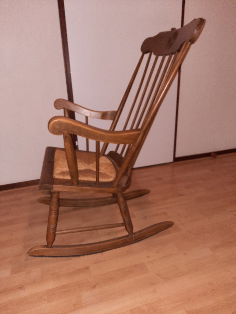 Te koop  antieke schommelstoel
