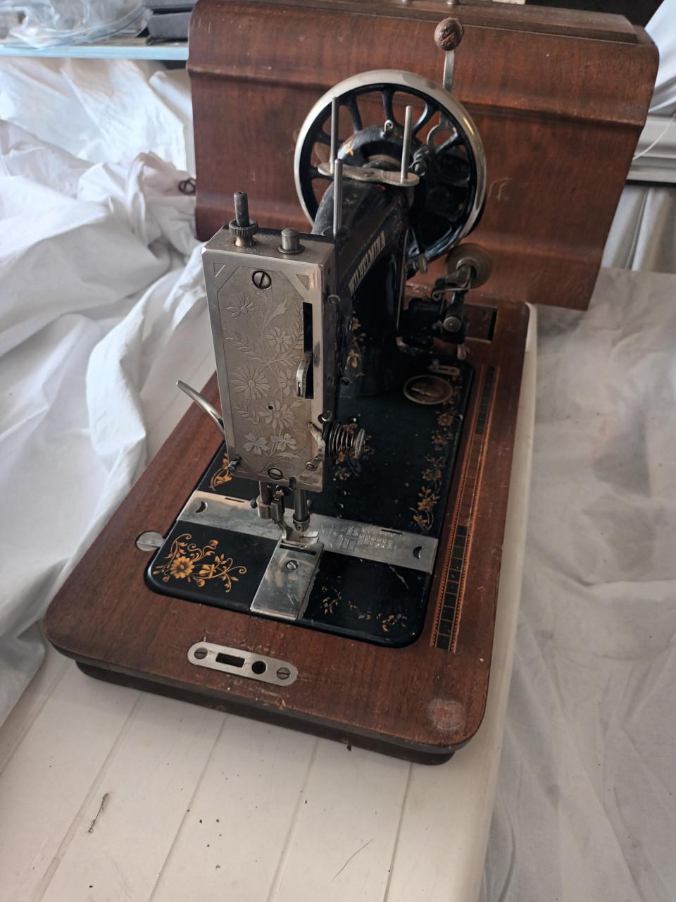 Antiek naaimachine Wilhelmina