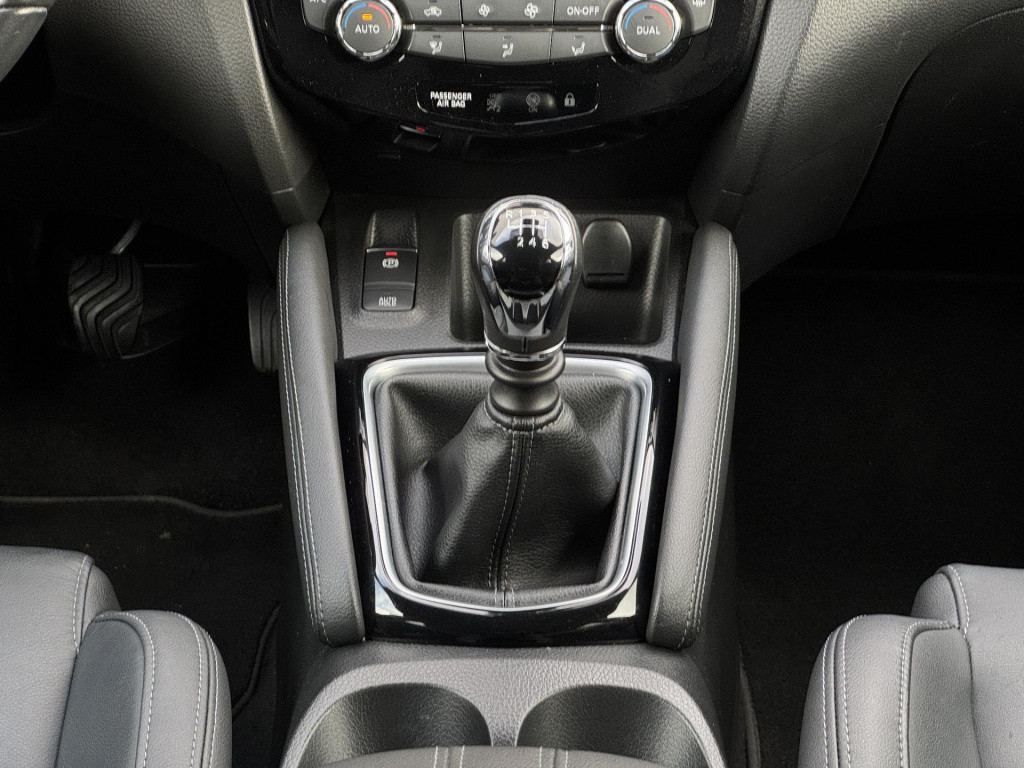 Nissan Qashqai 1.2 tekna | trekhaak | panoramadak | navigatie | 360° camera