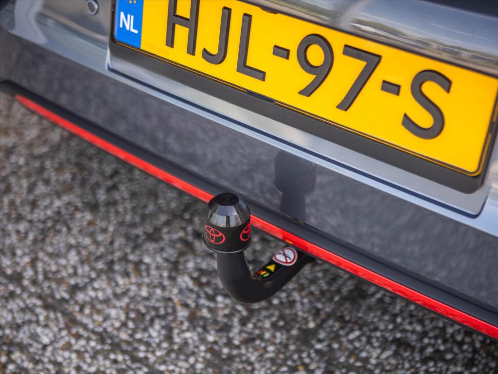 Toyota Aygo x 1.0 vvt-i mt 72pk premium | trekhaak | jbl sound system | app