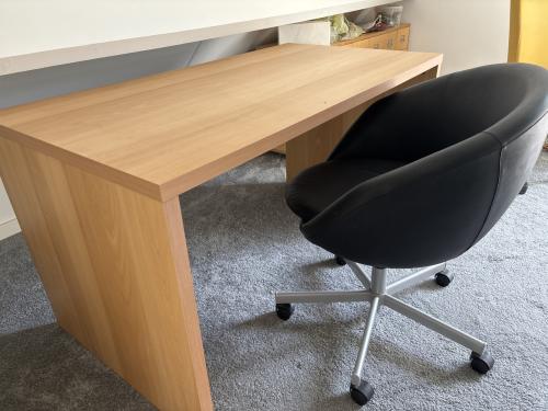 IKEA Bureau met bureaustoel