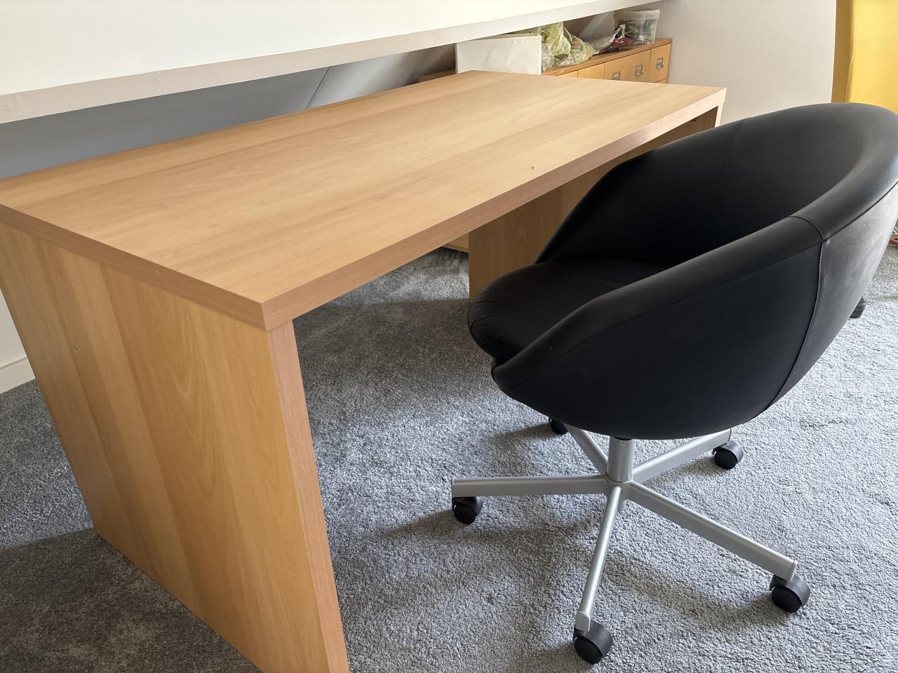 IKEA Bureau met bureaustoel