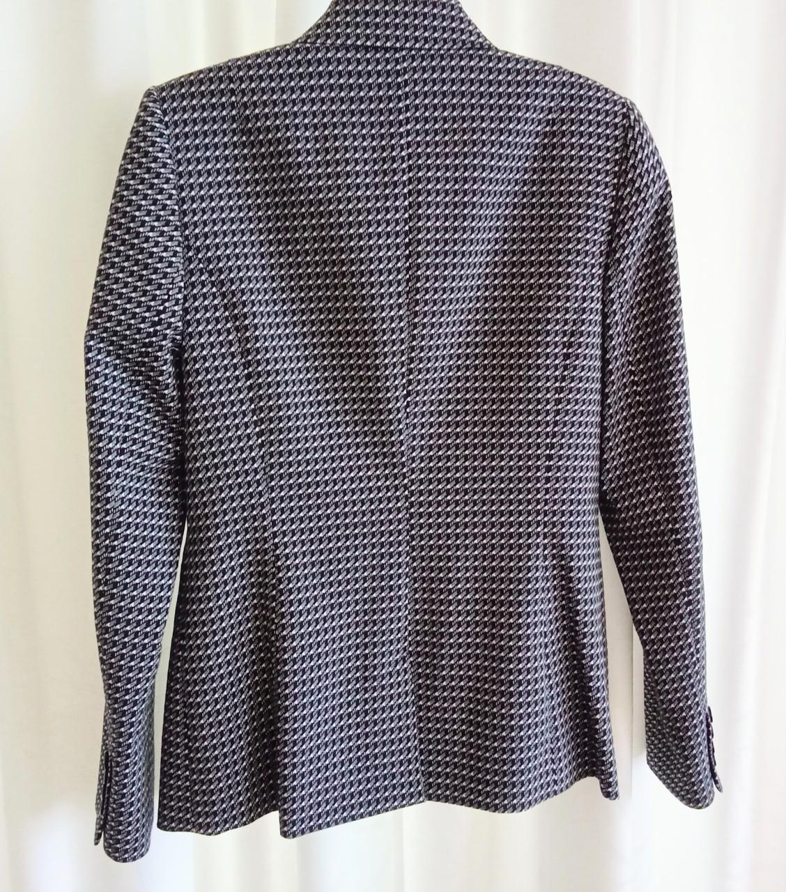 Prachtige zwart /witte dames blazer  Merk Promiss  Maat 38