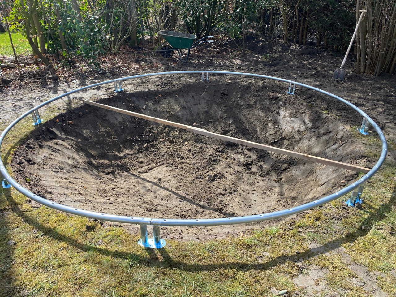 Trampoline of vijver ingraven? wij doen het graag voor u!