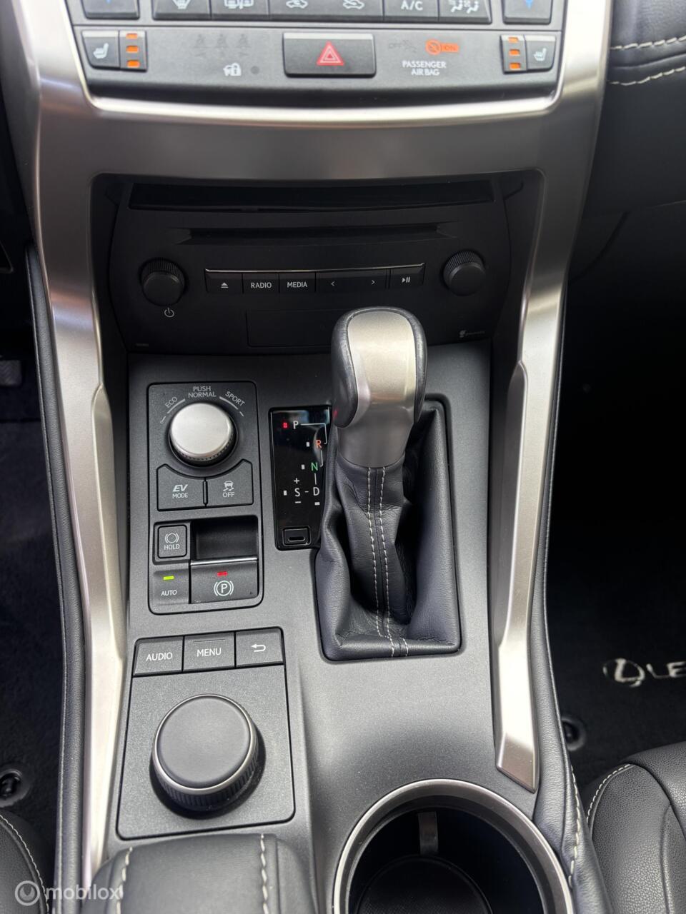 Lexus Nx 300h awd 25th edition