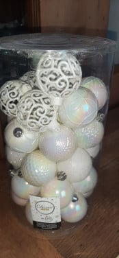 37 nieuwe kerstballen