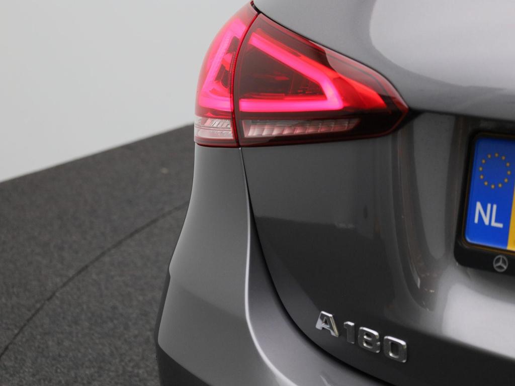 Mercedes-Benz A-Klasse 180 business solution amg | automaat | panorama dak 
