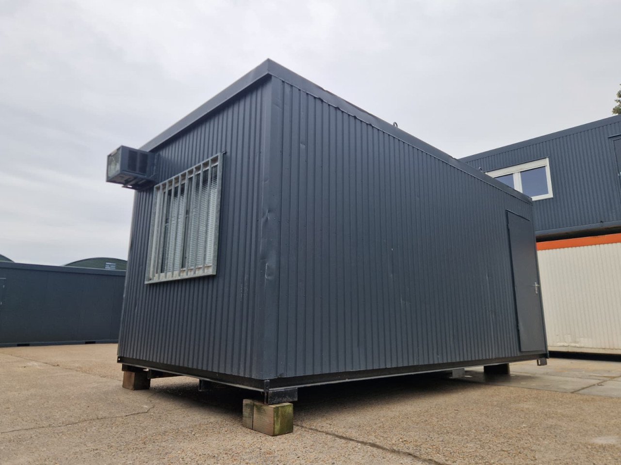 6x3m kantoorunit / woonunit / schaftkeet / bouwkeet