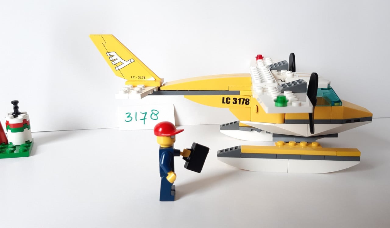Lego City 3178: watervliegtuig met minifiguur.