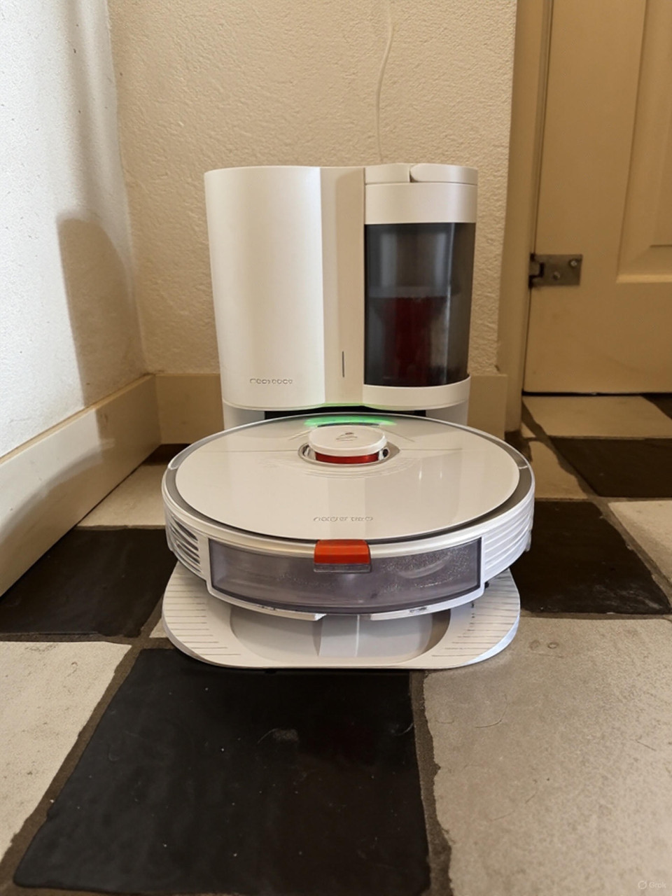 Robot stofzuiger met afzuigstation