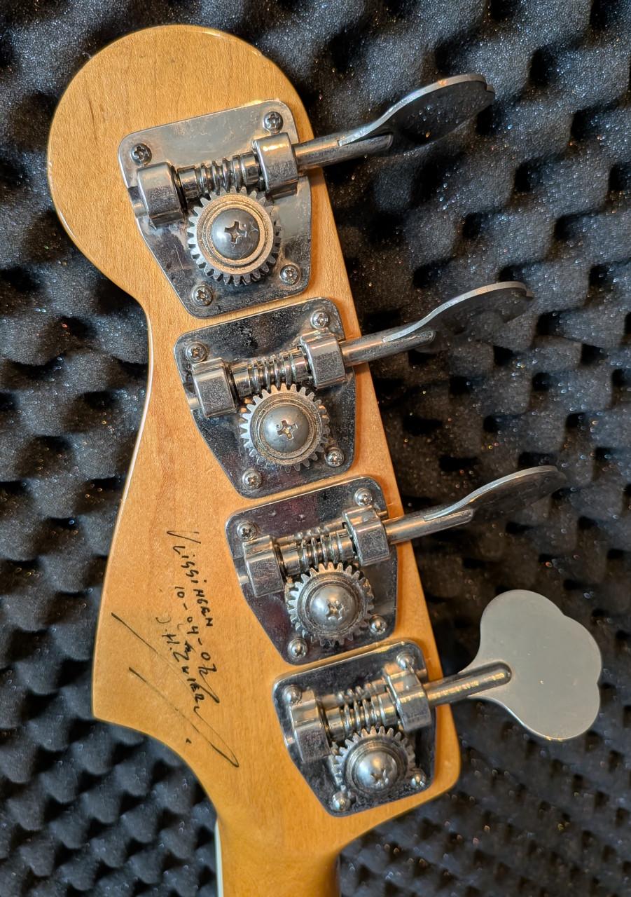 Professionele jazz-bass bouwer Sjak Zwier, gitaarbouwer in Vlissingen