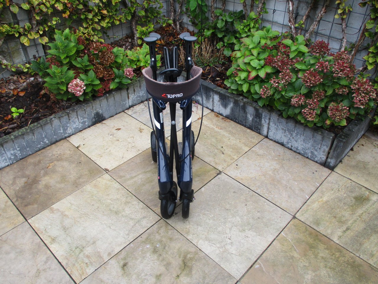 Zgan Topro Pegasus opvouwbare lichtgewicht rollator van carbon .