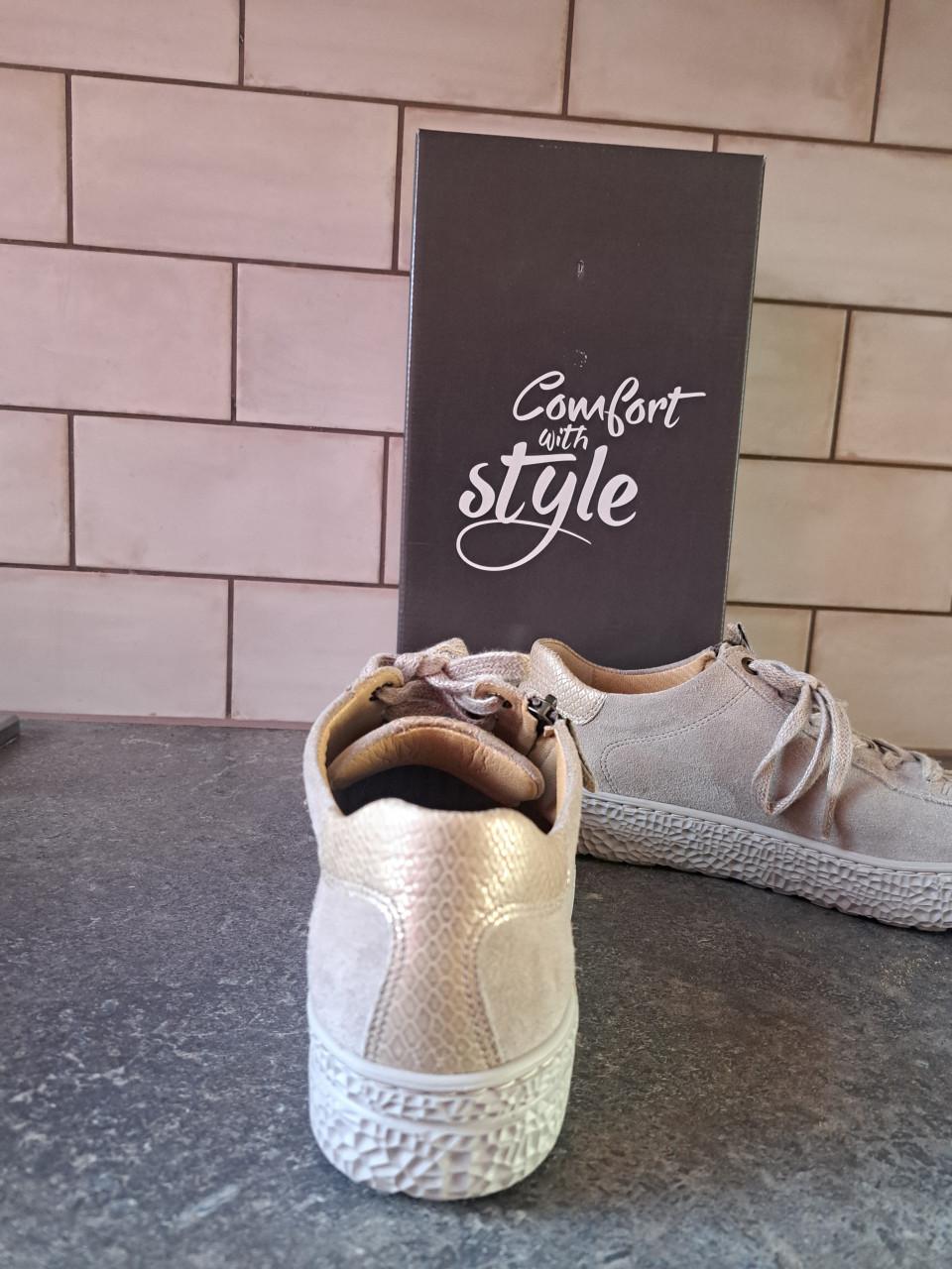 Hartjes 39 breedtemaat H Sneakers goede staat Beige