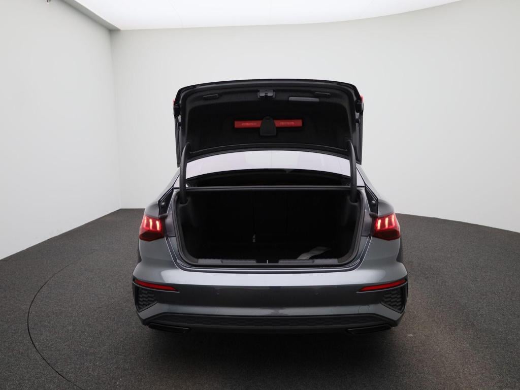 Audi A3 limousine 30 tfsi s edition | automaat | navigatie | vlak stuur | c
