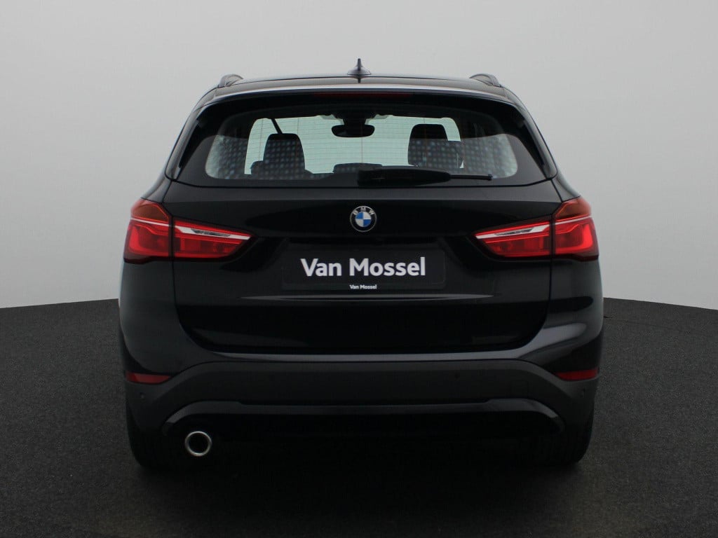 BMW X1 sdrive18i executive | automaat | navigatie | verwarmde stoelen | ele