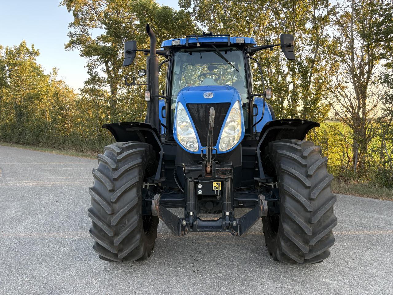 New Holland T7040