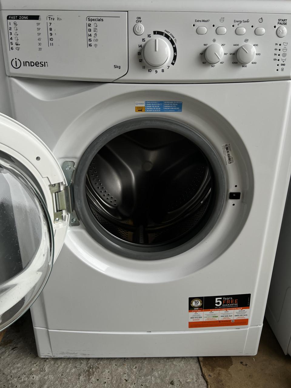 Als nieuwe wasmachine 5 kg 1400 toeren afkomstig uit een vakantiewoning