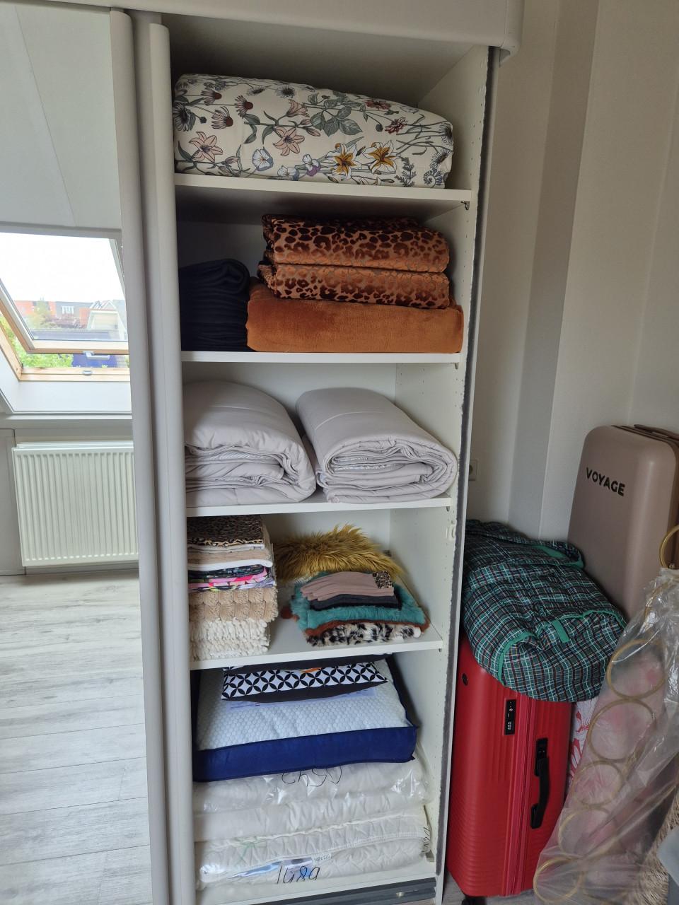 Twee GRATIS beige kledingkasten. Weg i.v.m. verhuizing!
