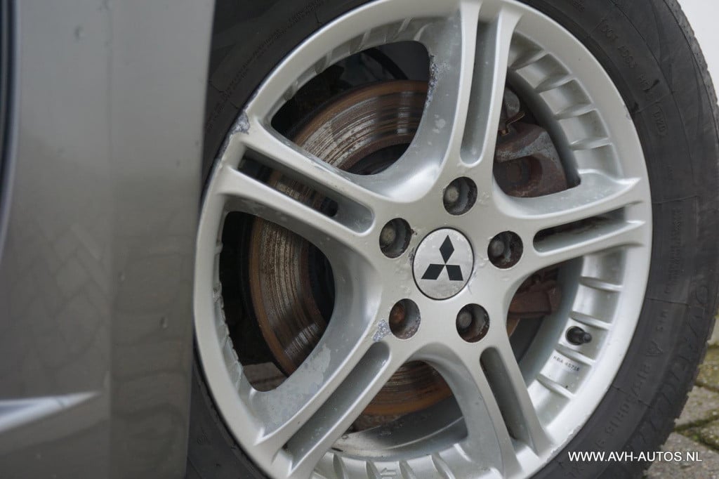 Mitsubishi Outlander 2.0 invite+