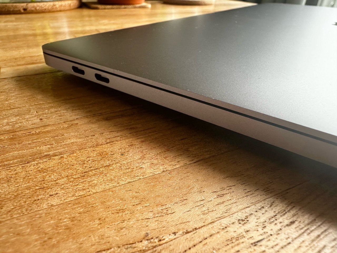 Apple MacBook Pro - 2.2ghz 6-core i7 - 16gb