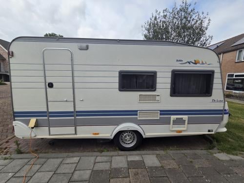 Hobby de luxe 440 met voortent en mover