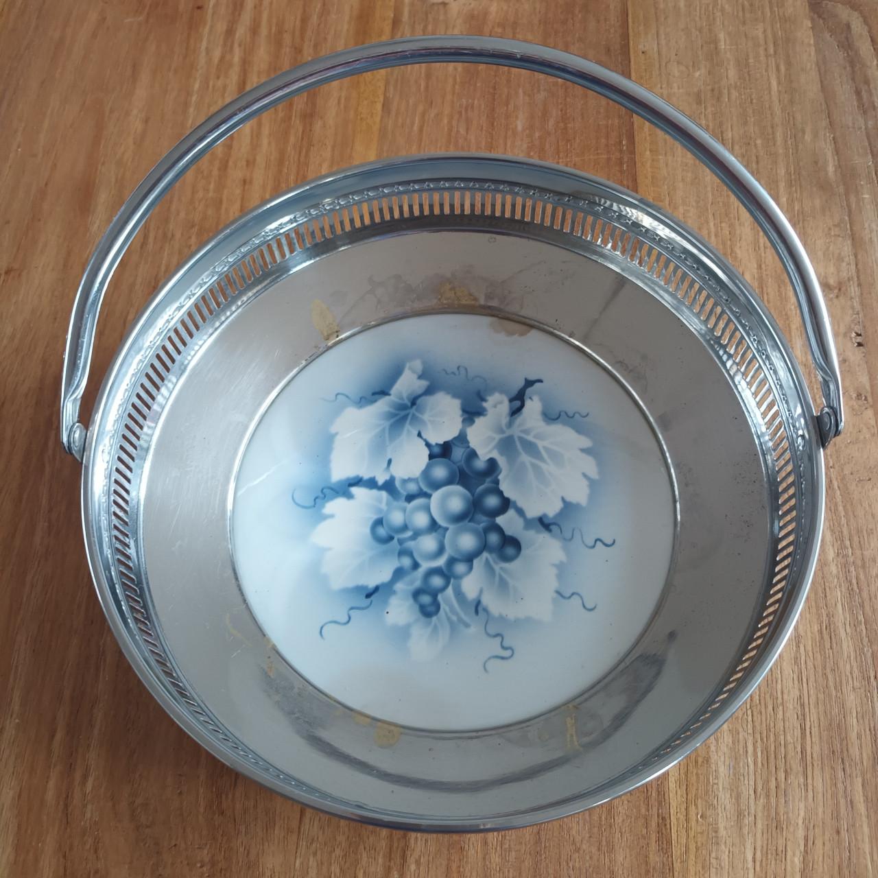 Art-deco schaal met hengsel en keramiek uit 1920-1930