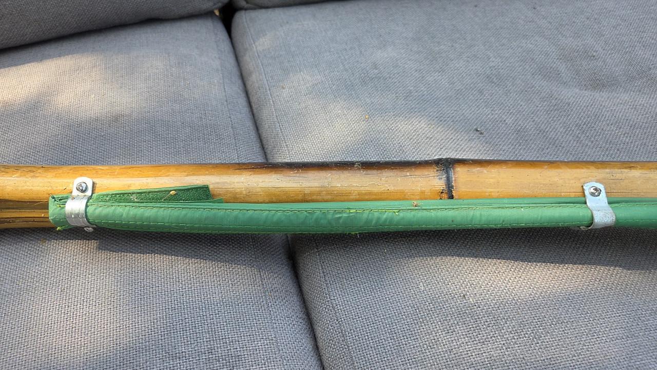 Unieke groene bladparasol op bamboestok