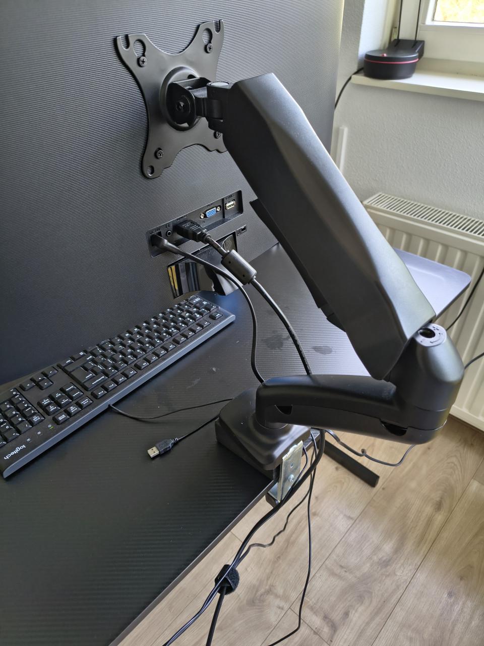 Monitor arm