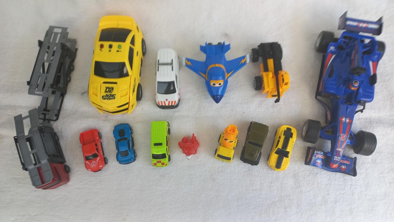 12 Speelgoed auto’s
