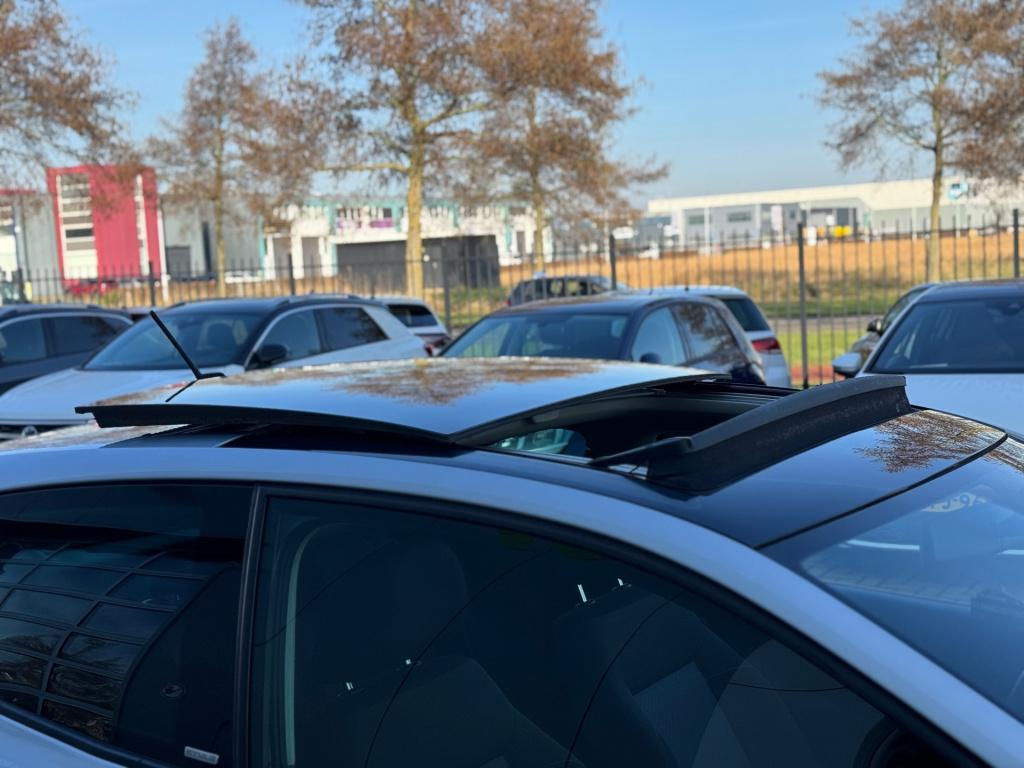 Volkswagen Polo 1.4-16v style * cruise control * panoramadak * carplay