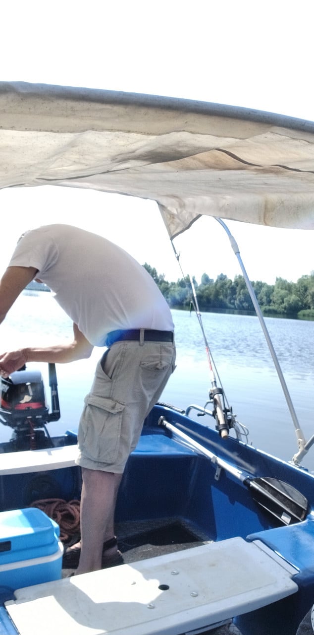 Te koop boot met trailer en buitenboordmotor 5 pk