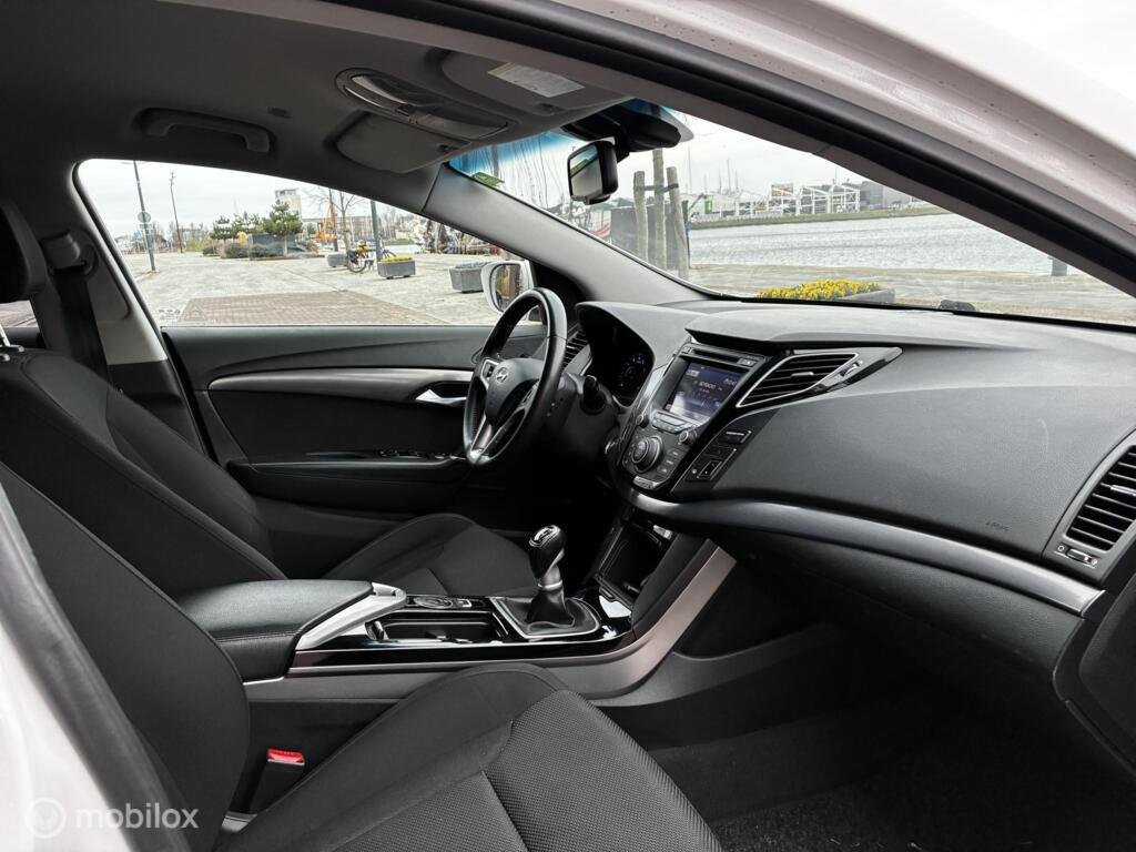 Hyundai i40, wagon 1.6 GDI Blue i-Drive km180.348 Nap BJ2012