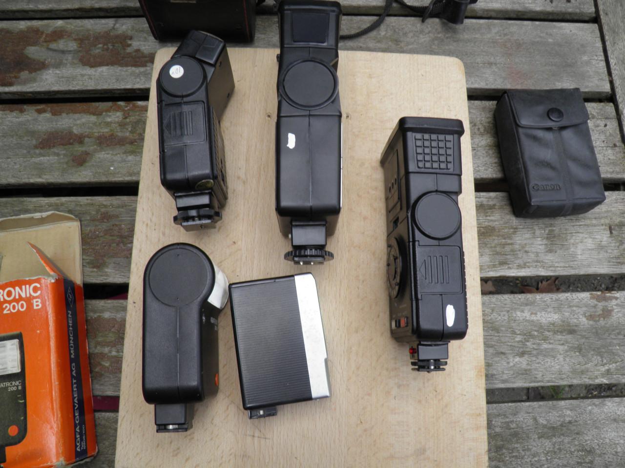 Lot analoge werkende flitsers en antieke flitsers