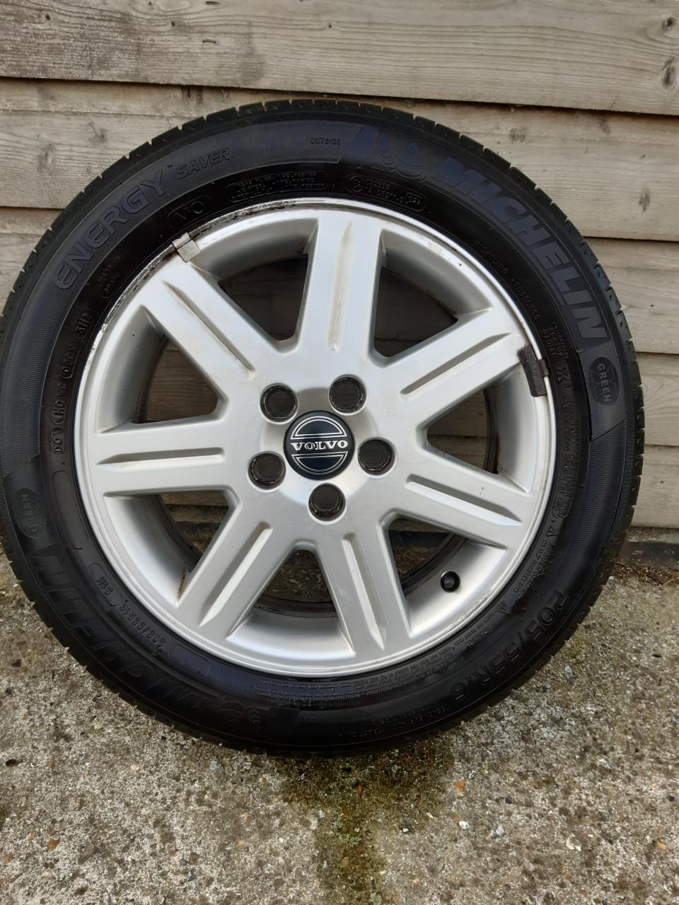 Originele Volvo lichtmetalen velgen 2 sets