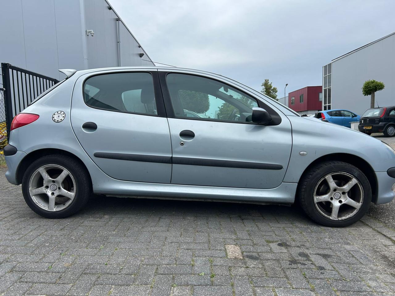 Peugeot 206 1.6 Gentry Bluetooth/Climate Control/Recent Veel Vervangen