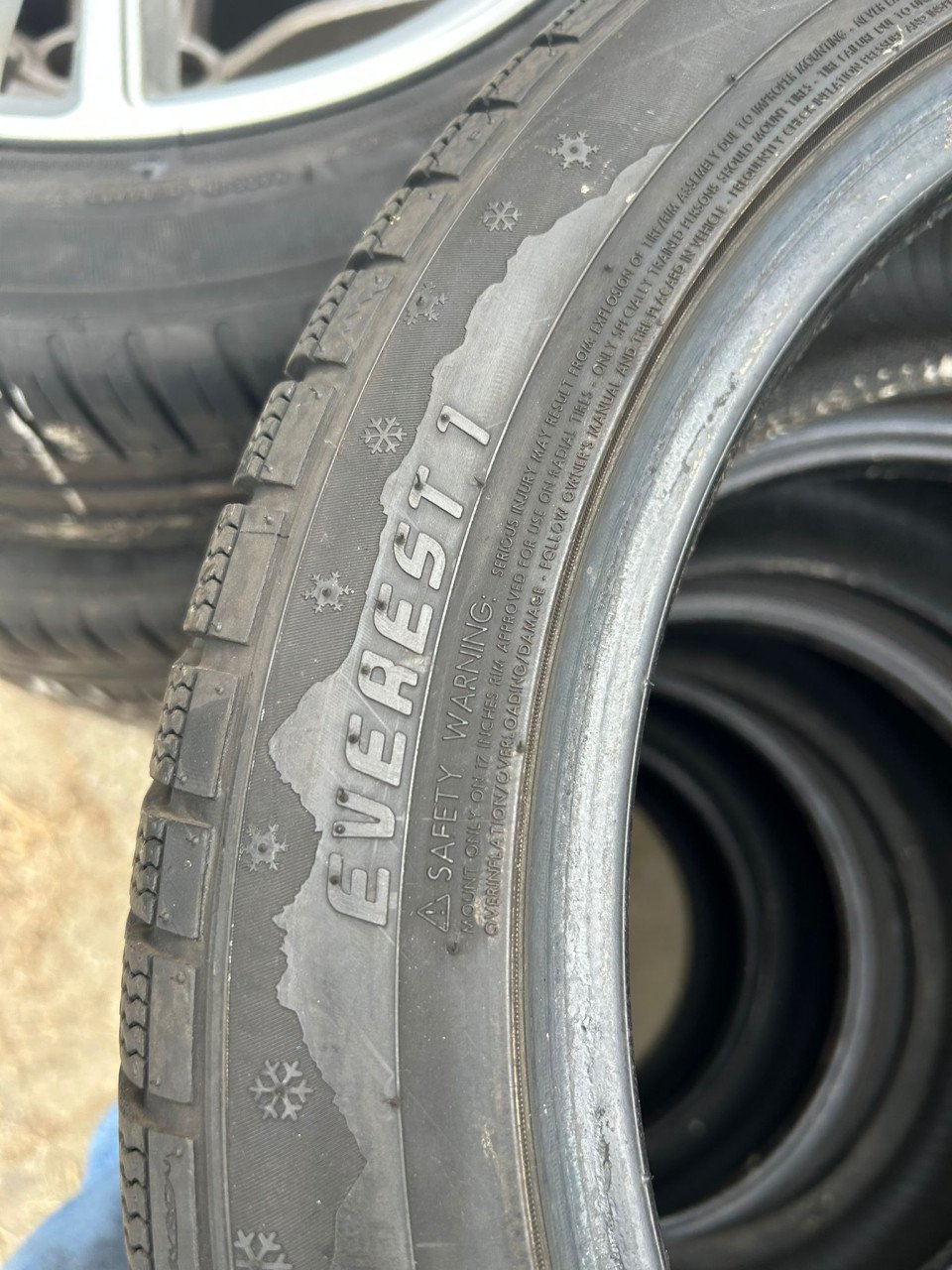 SYRON EVEREST1 BANDEN 17 INCH