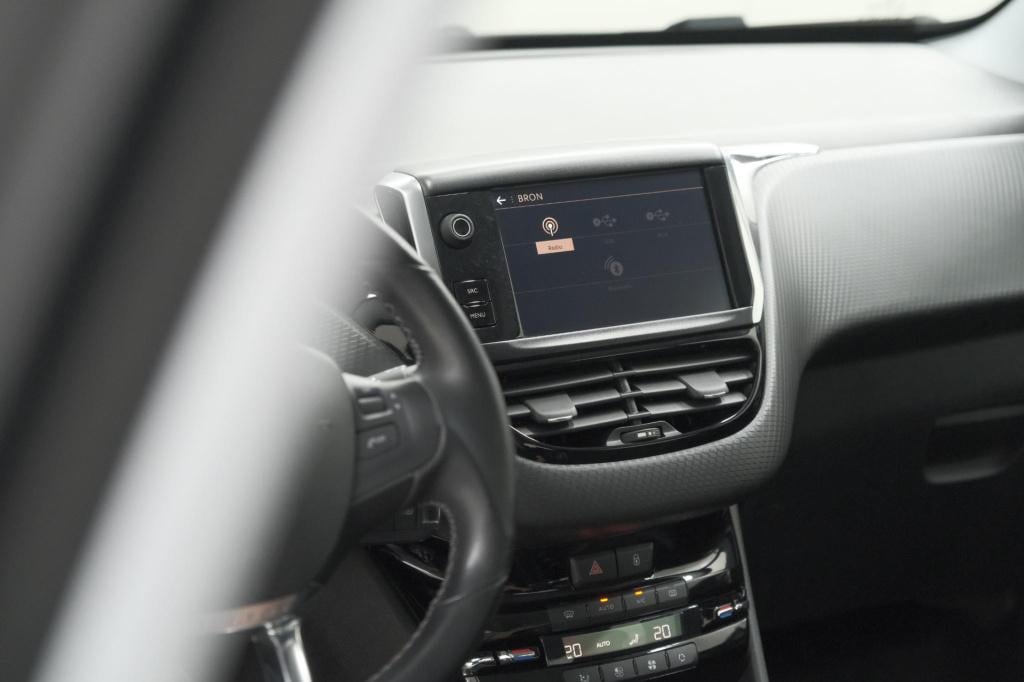Peugeot 2008 puretech 110 allure | unieke kleur! | trekhaak | camera | appl