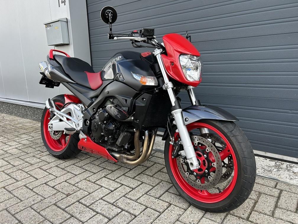 Suzuki GSR600 uit 2010 met slechts 9147 km!!, LeoVince/TopBlocks €3650,-