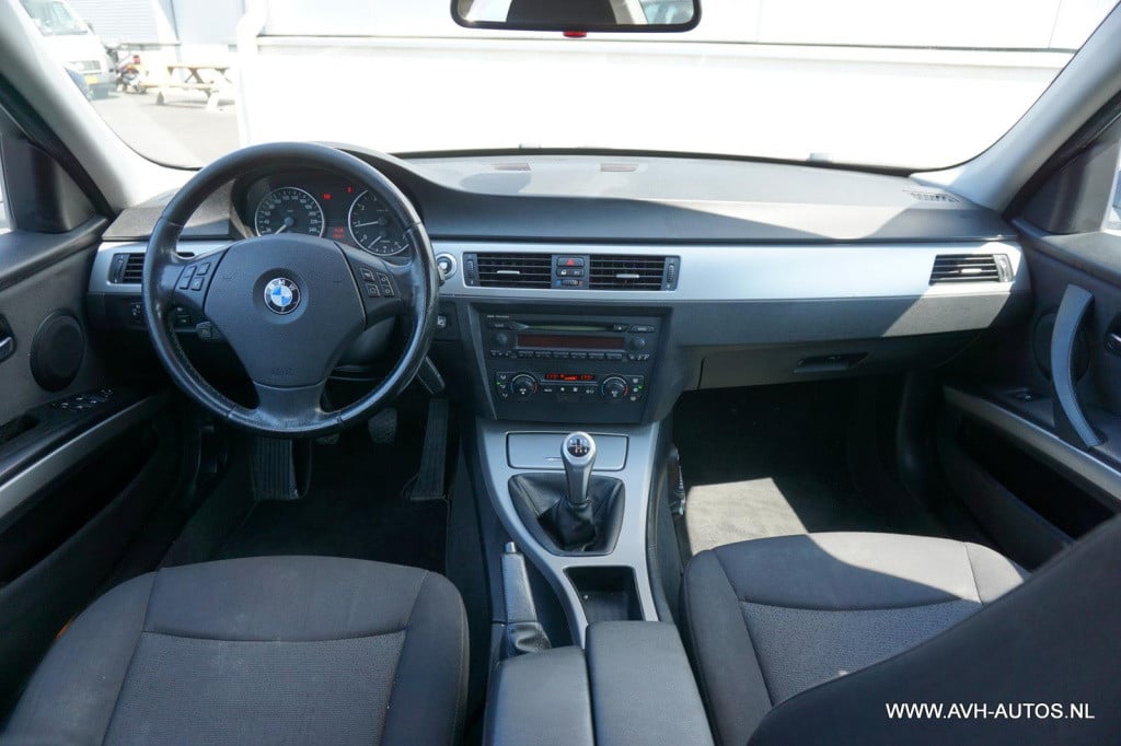 BMW 3-serie 318i high executive