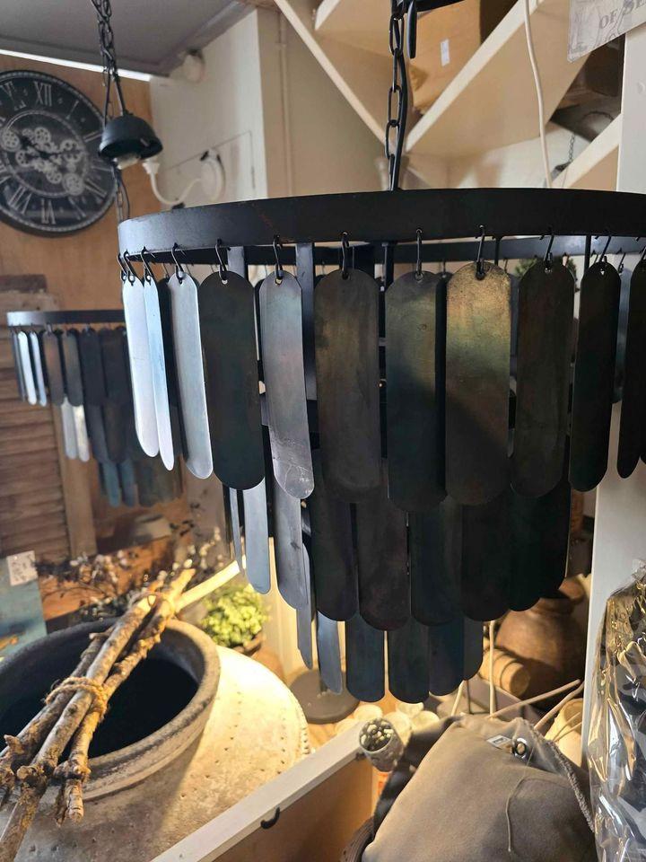 SCHITTERENDE DECORATIE, BANKEN, TAFELS, STOELEN, ENZOVOORTS BIJ 3Z FACTORY