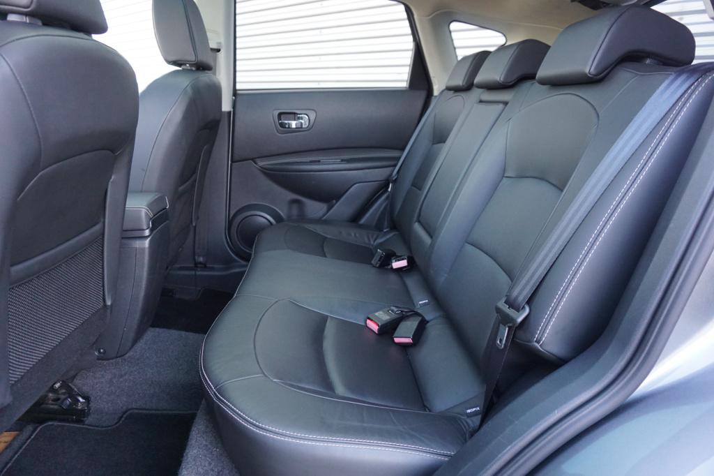 Nissan Qashqai 2.0 tekna airco / navi / cruise / camera / pano / stoelverw.