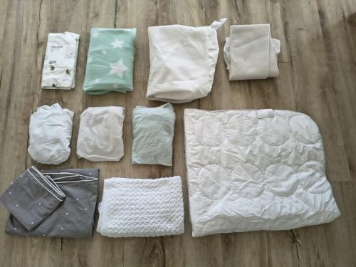 Complete babykamer uitzet, ledikant aerosleep, hoeslakens.