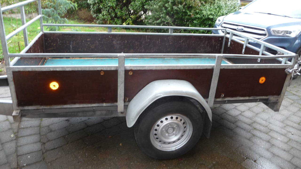 TE KOOP GEREMDE AANHANGER ENKELASSER merk HAPERT met KENTEKEN