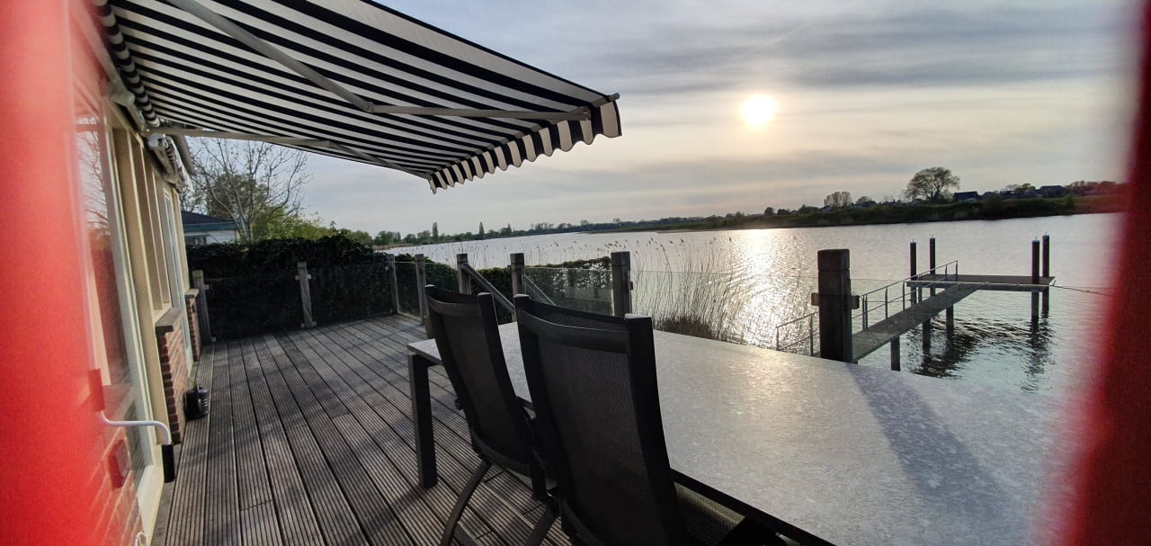 2 Vakantiehuizen HOME 258 of RIET 159 direct aan het water: zwemmen!