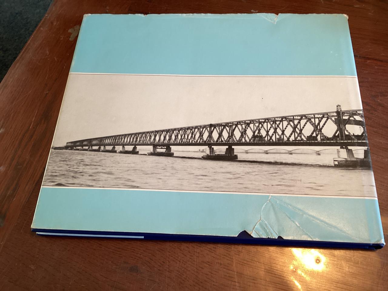 De Moerdijkbrug 50 jaar