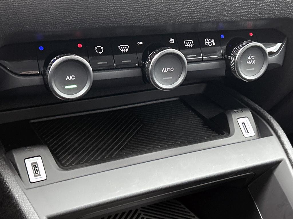 Citroen C4 130pk business plus | rijklaar | camera | comfort seats | apple 