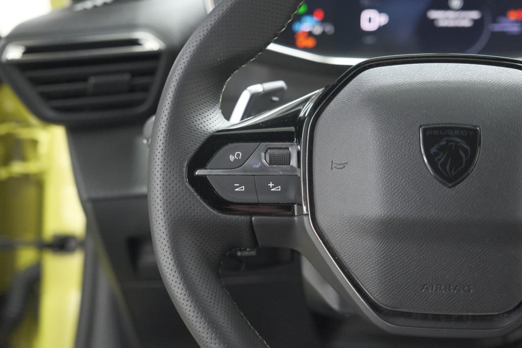Peugeot 208 hybrid 136 e-dcs6 gt | camera | navigatie | parkeersensoren